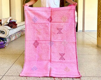 Moroccan Silk Rug, Kilim Rug 4x3, Pink Silk Rug, Moroccan Rug Large, Lounge Rug, Primitive Rug, Scandinavian Decor, Handwoven Rug Large