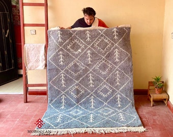 Geometric Beni Ourain Rug – Gray and White Moroccan Wool Carpet – Handwoven Diamond Pattern Rug for Bohemian & Modern Spaces