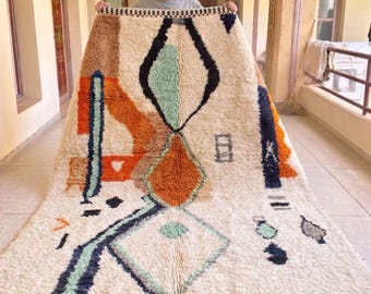 Alfombra marroquí abstracta, alfombra geométrica en negro y marfil para sala de estar de estilo bohemio.