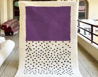 Moroccan Rug – White and Purple Dotted Handmade Beni Ourain Carpet – Soft Wool Area Rug for Scandinavian Home Style