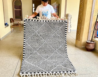 DOTTED HANDMADE CARPET, Unique Moroccan Wool Rug 6x4, White and Black Rug, Beautiful Handwoven Boho Rug, Berber Area Rug, Beni Ourain Rug.