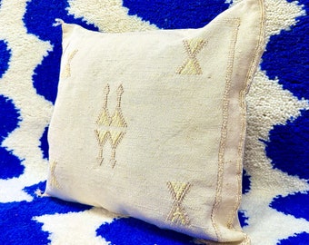 BERBER PILLOW SILk, Moroccan Decorative Pillow, Ethnic Pillow, Abstract Design Cushion, Off White Bed Cushion, Boho Cushion Off White