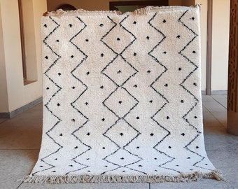 BENI OURAIN CARPET, Black and White Geometric Moroccan Rug, Custom Dotted Soft Wool Rug,Area Abstract Rug for Minimalist Living Room Bedroom