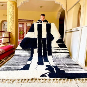 HÜBSCHER MAROKKANISCHER TEPPICH, handgefertigter Beni Ourain-Teppich, Boho-Teppich in Schwarz und Weiß, individueller abstrakter Teppich, handgewebter Berber-Wollteppich, gemütlicher, schicker Teppich.