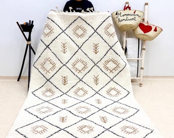 PURE WOOL RUG, 5.5x8.5FT Black & White Decor, Handwoven Moroccan Rug, Beni Ourain Berber Carpet, Eye-Catching Striped Area Rug, Home Accent.