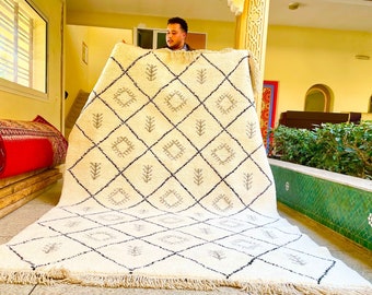 Beni Ourain White & Black Rug – Geometric Moroccan Wool Carpet – Custom Handwoven Area Rug for Minimalist Living Room or Bedroom