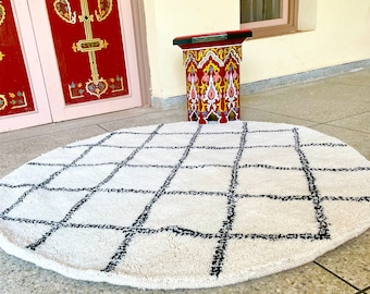 Round Moroccan Rug – Black and White Geometric Beni Ourain Wool Carpet – Custom Handmade Area Rug for Bohemian Living Room or Bedroom