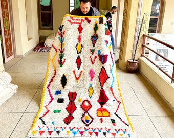 Abstract Azilal Rug – Pink and White Custom Moroccan Rug – Beni Ourain Handwoven Soft Wool Carpet – Boho Area Rug for Living Room & Bedroom