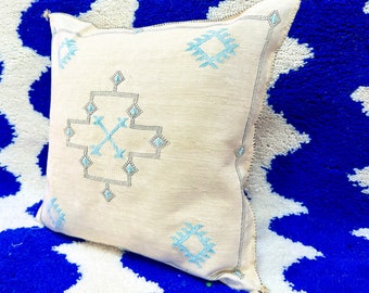 BERBER PILLOW SILk, Moroccan Decorative Pillow, Ethnic Pillow, Abstract Design Cushion, Off White Bed Cushion, Boho Cushion Off White