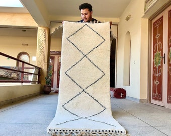 BENI OURAIN RUNNER, Soft Chic Moroccan Rug, Handwoven Berber Runner Rug, Long White & Black Hallway Carpet, Geometric Pattern Wool Rug.