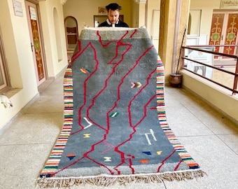 Beni Ourain Rug – Gray and Red Abstract Moroccan Carpet – Custom Handwoven Wool Area Rug for Bohemian and Eclectic Home Decor