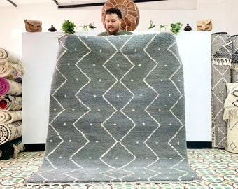 AMAZING BENIOURAIN RUG, Moroccan Handmade Rug 5x6, Gray And White Rug, Wool Rug, boujaad rug, Berber Rug, Handwoven Rug, Checker Rug