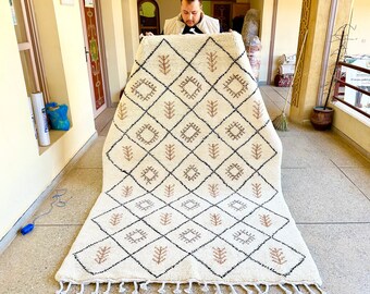 COOL MOROCCAN RUG, Geometric Beni Ourain Rug 8x5, Unique Bohemian Carpet, Handwoven White and Black Rug, Berber Sheep Wool Area Rug.