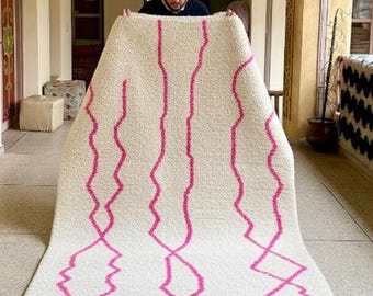 CHIC WOOL RUG, Beni Ourain Striped Carpet, Custom Moroccan Rug, Luxuriously Soft Artistic White & Pink Rug, Geometric Pattern Berber Decor.