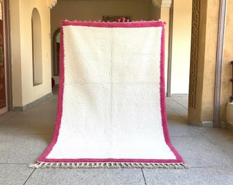 Minimalistic Moroccan Rug, Beni ourain White and Pink Bordered Rug, Handmade Wool Berber Area Rug, Solid Authentic Moroccan Carpet