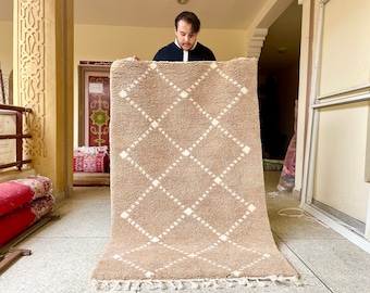PRETTY MOROCCAN RUG, Moroccan Rug 6x3, Beige & White Rug, Berber Rug, Bordered Rug, Sheep Wool Rug, Area Rug, Handmade Beniourain rug,