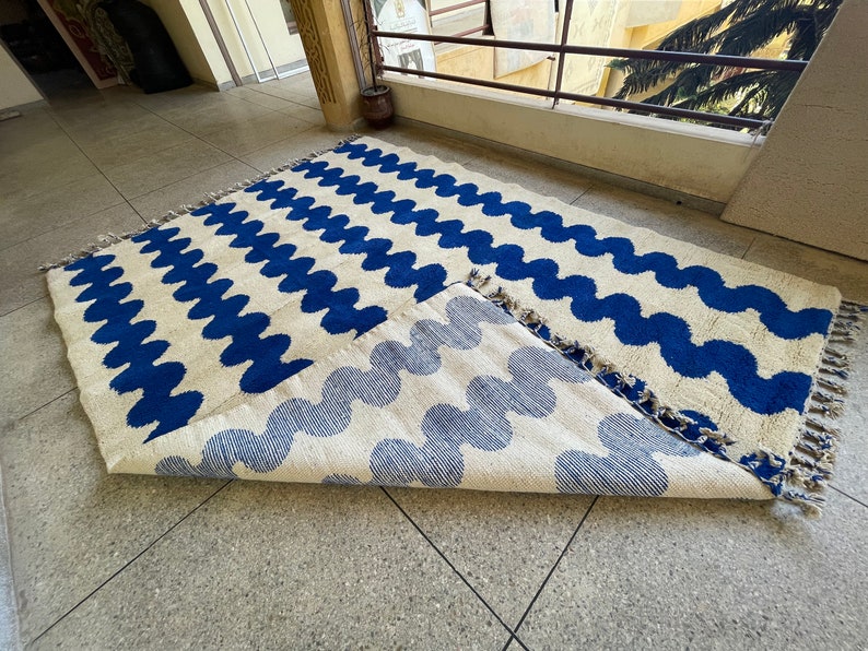 WUNDERSCHÖNER BENIOURAIN-TEPPICH, marokkanischer handgefertigter Teppich, blauer Teppich, Wohnzimmerteppich, handgefertigter Wollteppich, Azilal-Berberteppich, handgewebter Teppich Bild 8
