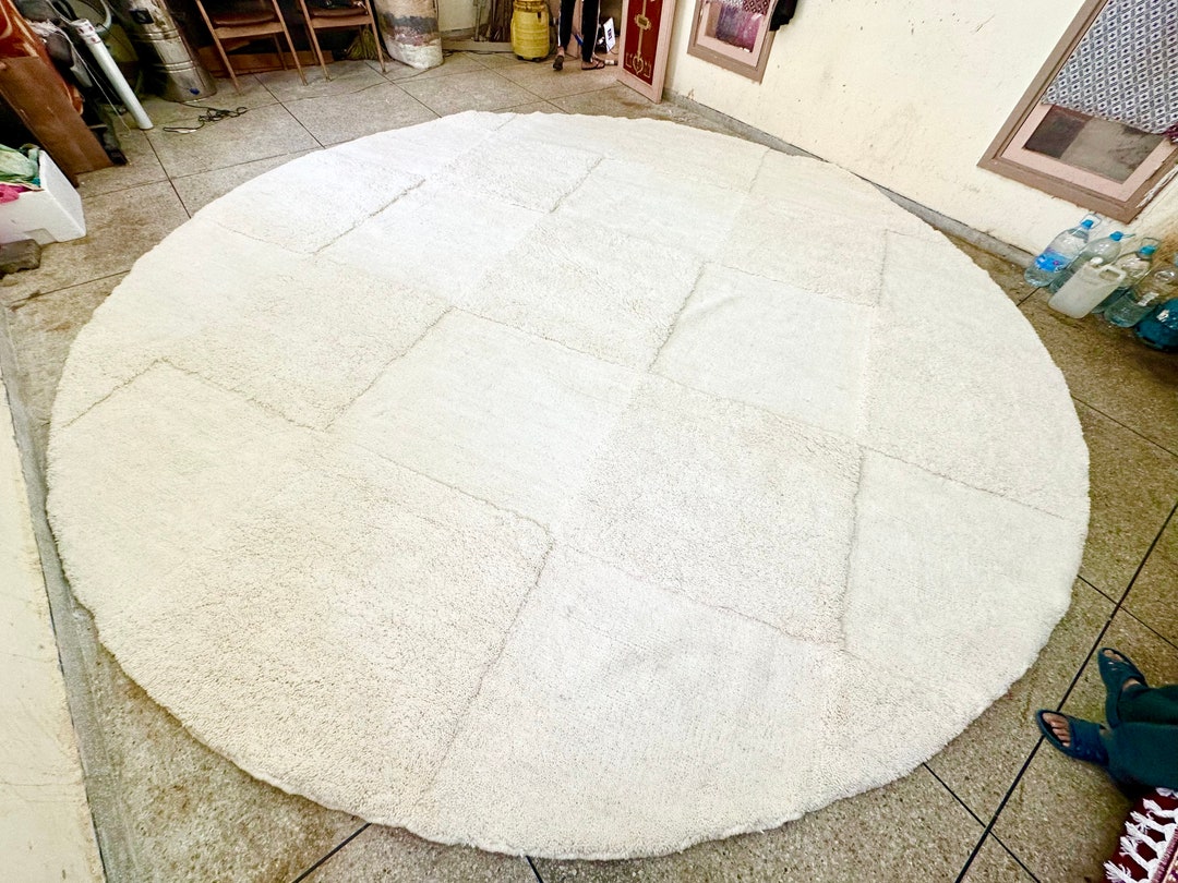 White Checkered Round Rug - Custom Handmade Checkerboard Wool Circle ...