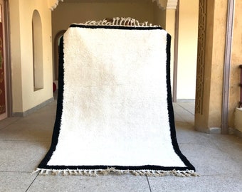 MINIMALISTIC MOROCCAN RUG, White and Black Rug, Beni Ourain Rug, Handmade Wool, Plush Berber Rug, Abstract Wool Rug, Authentic Moroccan Rug.