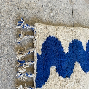 WUNDERSCHÖNER BENIOURAIN-TEPPICH, marokkanischer handgefertigter Teppich, blauer Teppich, Wohnzimmerteppich, handgefertigter Wollteppich, Azilal-Berberteppich, handgewebter Teppich Bild 6