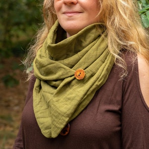 Scarf loop made of muslin