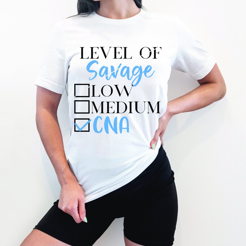 Puede incluir: Camiseta blanca con texto negro que dice "Level of Savage" con una casilla marcada junto a "CNA" y casillas sin marcar junto a "Low" y "Medium".