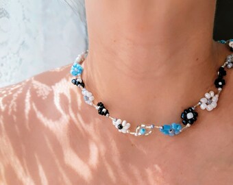 Daisy Beaded Flower Necklace, Handmade Jewelry, Summer Accessories, VSCO Choker, Daisy Chain Necklace, Hippie Boho, Blue Black Flower
