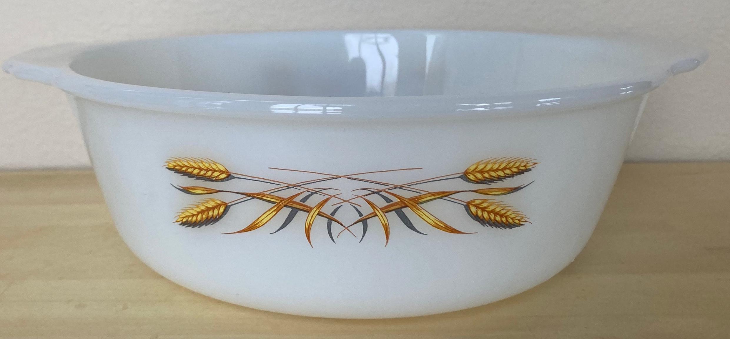 Vintage Anchor Hocking Fire King 2 Quart 8” Round Casserole Dish