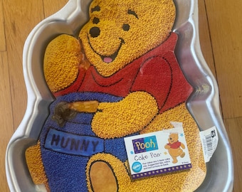 Vintage 1995 Wilton Disney Winnie the Pooh 14" by 10"  by 2" Aluminum Cake Pan #2105-3000