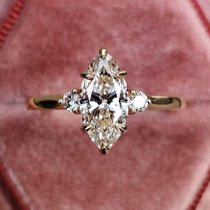 1.5 CT Moissanit Verlobungsring, Marquise Schnitt, 14K Gelbgold Ring, Drei Stein Ring, Triologie Ring, Vorschlag Ring, Jubiläumsgeschenk