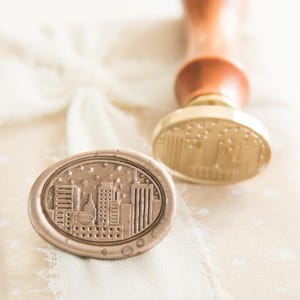 Timbre de sceau de cire sur les toits de la ville || Cachet à cacheter New York, cachet de cire NYC, cachet de faire-part de mariage grosse pomme, cachets de cire fixes