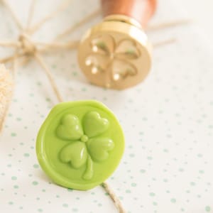 Sello de cera de trébol de cuatro hojas // Sello de cera de trébol, sello de cera de la suerte, sello de invitación de boda de buena suerte en 3D, trébol de la suerte irlandés
