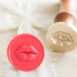 3D Kuss Siegel Stempel || Love Wachssiegel Stempel, Valentinstag Wachssiegel, Hochzeitseinladung Versiegelung Stempel, Stationärer 3D-Wachsstempel, Lippenwachsstempel