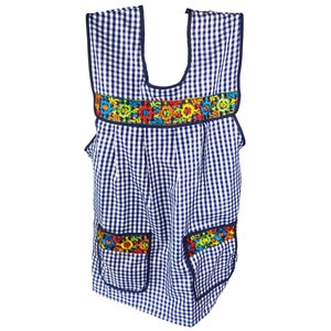 Traditional Mexican apron for women with pockets and beautiful flower embroidery One size- Mexican mandiles for women - Kitchen mandil