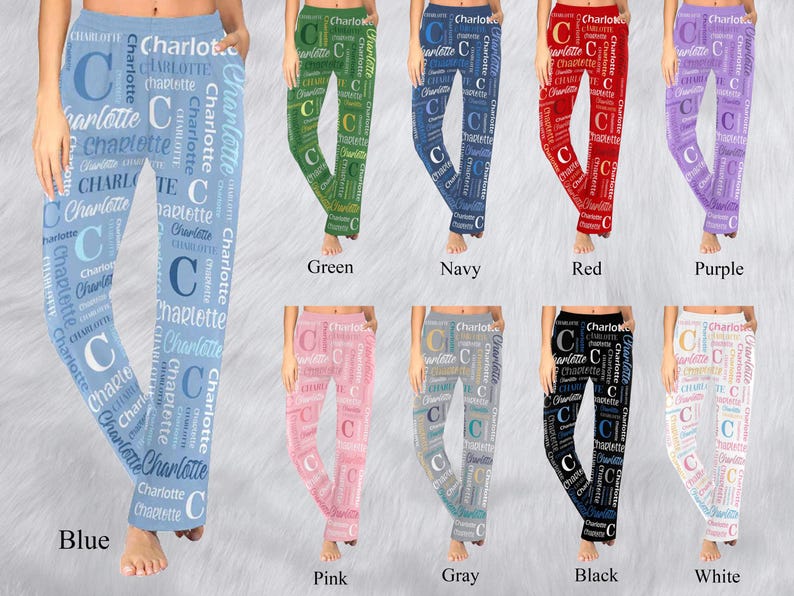 Puede incluir: Diez pares de pantalones de pijama para mujer en varios colores, cada uno con un patr&oacute;n del nombre "Charlotte" repetido en un color diferente. Los colores son azul, verde, azul marino, rojo, morado, rosa, gris, negro y blanco.