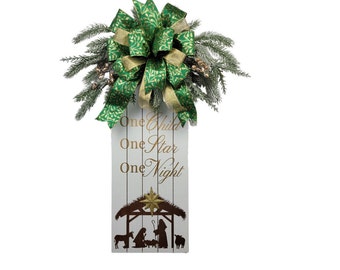 Elegant Emerald and Gold Christmas Door Hanger, Religious Wall Decor for Christmas, Christmas Door Hanger for Outside, Pine Door Hanger