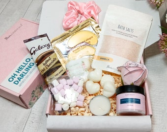 Pamper Gift Set, Care Package, Mother's Day Pamper Hamper Gift - Vanilla Hug Gift for Her Set with Scrunchie