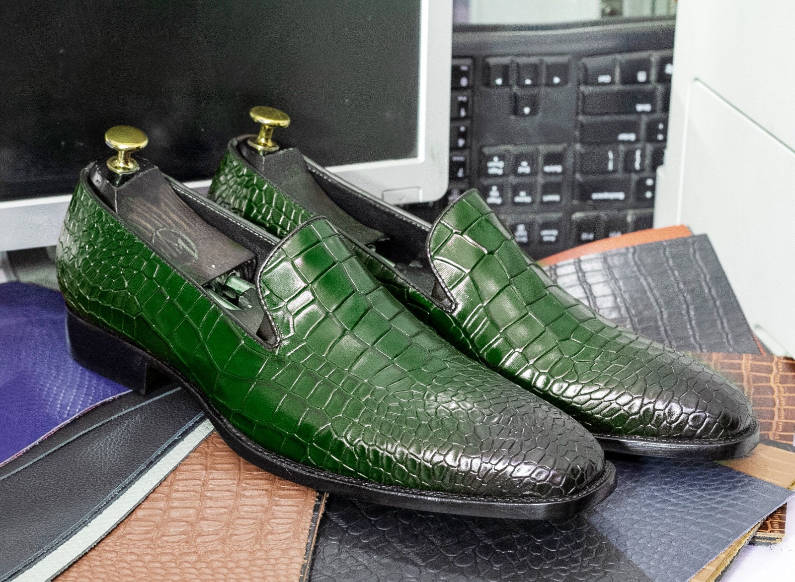 New Alligator Textured Leather Handmade Slip Ons Dress Shoes, Men Black Leather Moccasins main image 1