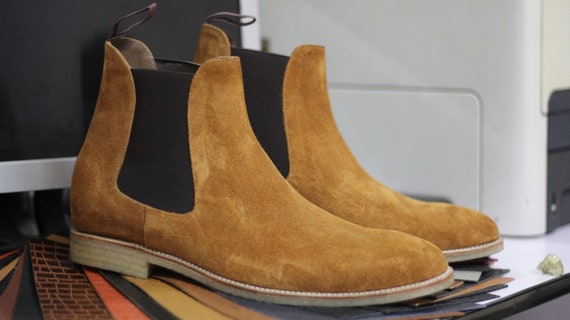 Beige chelsea boot men's outfit new arrivals