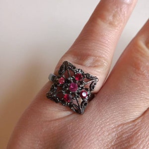 Square ring with pink and red stones and filagree detail - UK size M