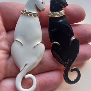 Meowvellous pair of vintage enamel cat brooches image 2