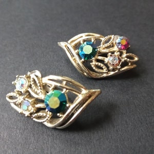 Sparkly earrings for unpierced ears with crystal & filagree detail