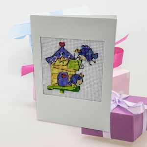 Carte de joyeux anniversaire oiseaux au point de croix