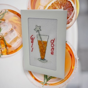 Carte au point de croix cocktail félicitations (2 modèles)