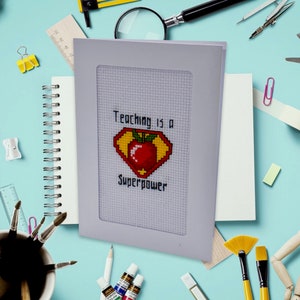 L'insegnamento è una carta a punto croce per la scuola dei superpoteri