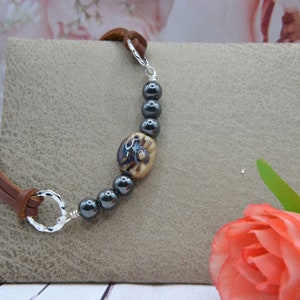 Bracelet cook hematite beads and ceramic bead