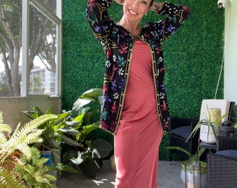 Chaqueta de lentejuelas vintage de Jakelin Designs: abrigo de noche con cuentas y estampado floral arcoíris.