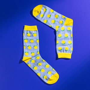 Men&#39;s Blue And Yellow Lemon Pattern Socks | Novelty Fun Colourful | Luxury Premium | Gift Idea | Birthday Gift | UK Men&#39;s 6.5 - 11 | 1 Pair