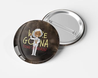 Hermes - Hadestown - Chapa de 30 mm - We're Gonna Sing it Again - Musical / Broadway / West End / accesorio / Chapa metálica /