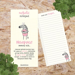 Puede incluir: Un bloc de notas magn&eacute;tico blanco con una cebra con un bikini rosa y el texto "magnetic notepad" y "Menopause memory aid... because nature decided that 30+ years of periods, cellulite, giving birth, stretch marks & jiggly boobs just wasn't enough... it decided to throw in menopause brain fog dandelion".
